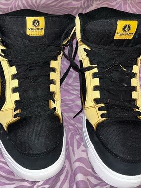 Volcom Evolve composite toe work shoes.Men's Black and Yellow High-Top.
